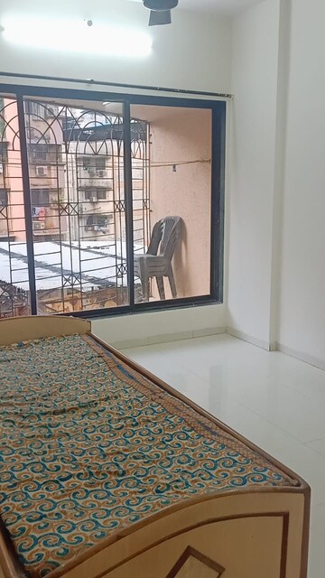 Room in 1 BHK Apartment at Yashraj Park CHS, Kasarvadavali – for Rent
