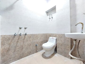 Bathroom in 1 BHK Builder Floor at Mayur Vihar Phase 1 – for Rent