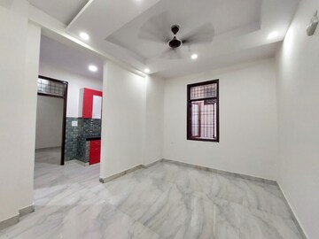 Room in 1 BHK Builder Floor at Mayur Vihar Phase 1 – for Rent