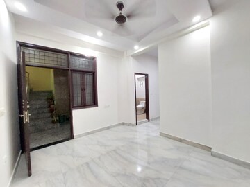 Room in 1 BHK Builder Floor at Mayur Vihar Phase 1 – for Rent