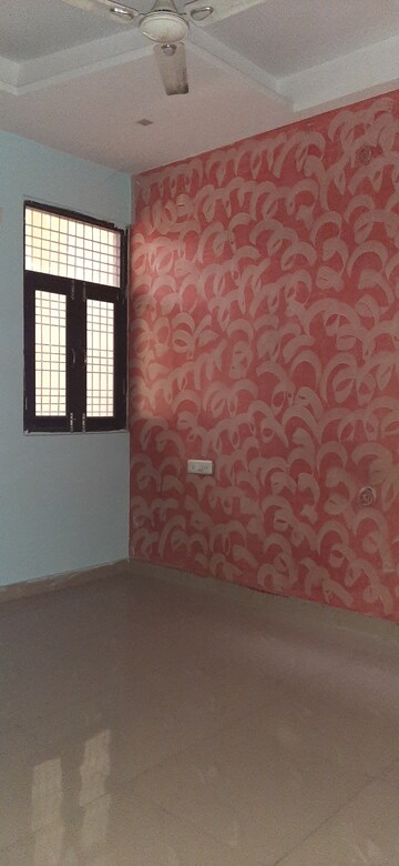 Bedroom in 3 BHK Builder Floor at Land Craft Golf Links Villa, Pandav Nagar – for Sale