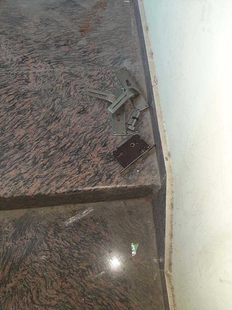  Parking, land-craft-golf-links-villa 3 Bedroom 100 Sq.Yd. Builder Floor In Pandav Nagar Ghaziabad 8953029