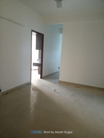 Room in 2.5 BHK Builder Floor at Smart World Gems, Sector 89 – for Rent