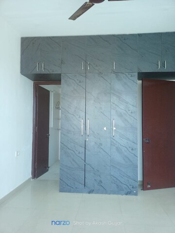 Room in 2.5 BHK Builder Floor at Smart World Gems, Sector 89 – for Rent