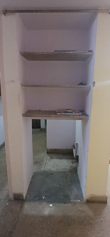 Furnished Amenities in 1 BHK Apartment at Mayur Vihar Phase 1 – for Rent