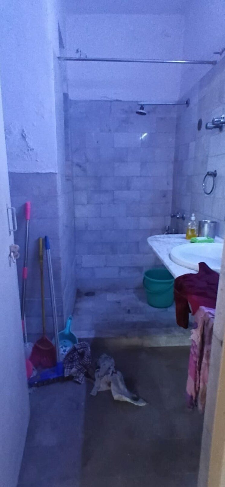 Bathroom, mayur vihar phase 1 1 Bedroom 450 Sq.Ft. Apartment In Mayur Vihar Phase 1 Delhi 8953111