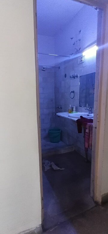Bathroom in 1 BHK Apartment at Mayur Vihar Phase 1 – for Rent