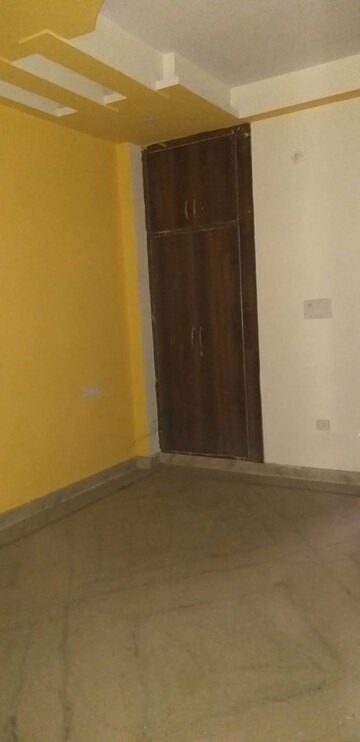 Room in 3 BHK Builder Floor at Land Craft Golf Links Villa, Pandav Nagar – for Sale
