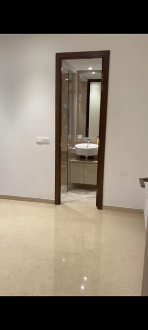 Room in 2 BHK Apartment at Siddhi Highland Park, Kolshet Road – for Sale