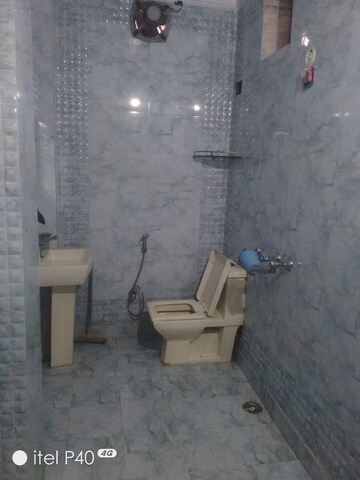 Bathroom in 1 BHK Builder Floor at Sector 17 – for Rent