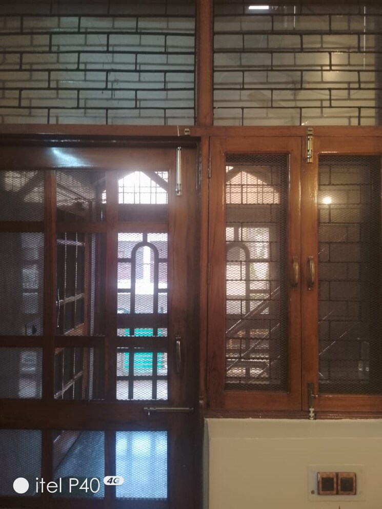 Room, sector 17 1 Bedroom 50 Sq.Yd. Builder Floor In Sector 17 Gurgaon 8953288