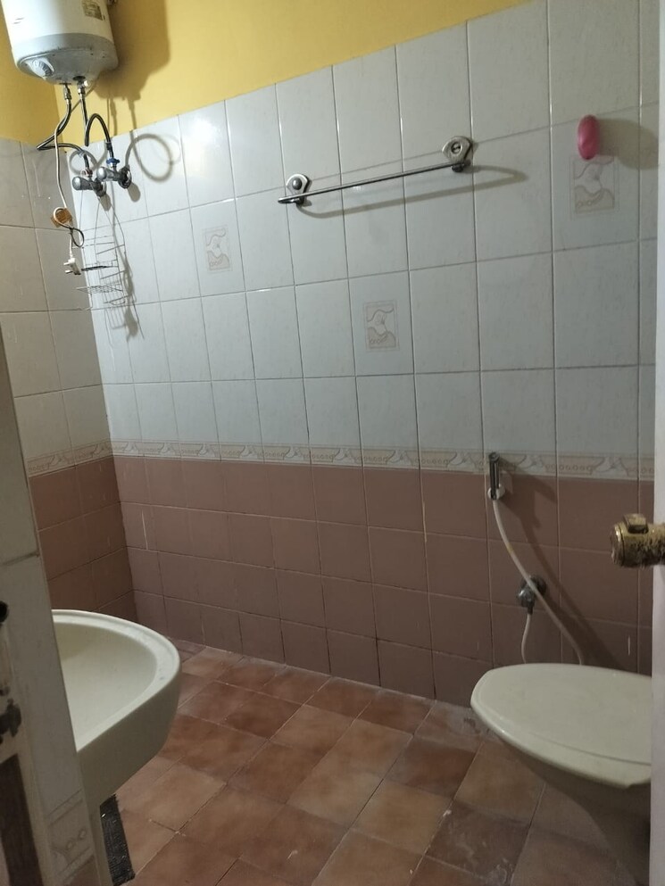 Bathroom, kodichikkanahalli 6+ Bedroom 6000 Sq.Ft. Independent House In Kodichikkanahalli Bangalore 8953453