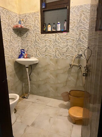 Bathroom in 1.5 BHK Builder Floor at Mayur Vihar – for Rent