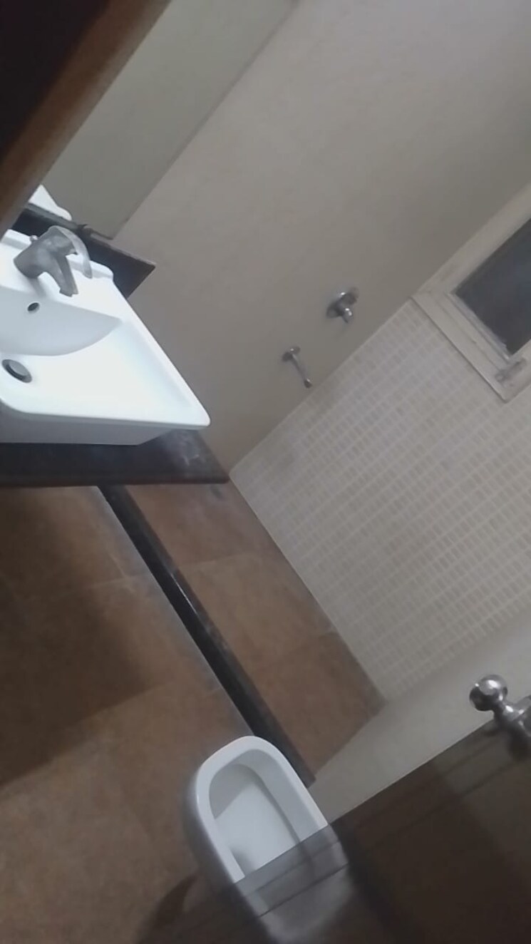 Bathroom, sector 56 3 Bedroom 162 Sq.Mt. Independent House In Sector 56 Noida 8953543