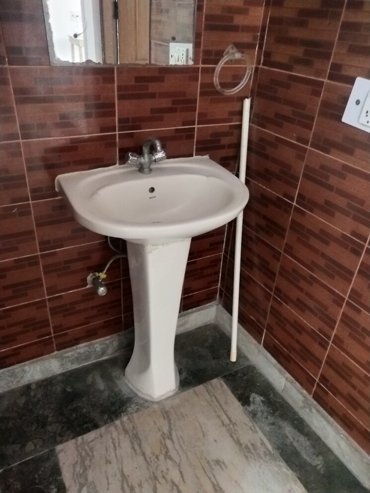 Bathroom, sector 56 3 Bedroom 162 Sq.Mt. Independent House In Sector 56 Noida 8953543