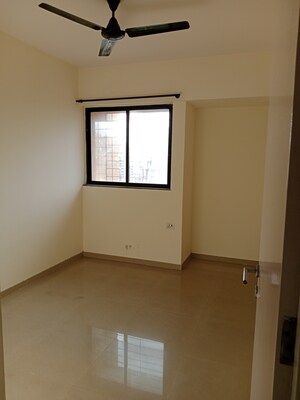 Room in 2.5 BHK Apartment at Puranik City, Kasarvadavali – for Sale