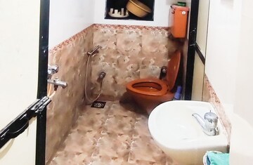 Bathroom in  Pg at Malad East – for Rent