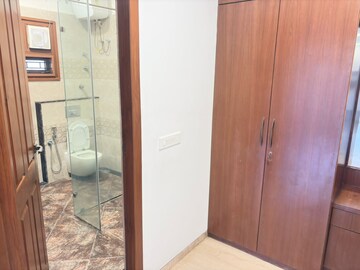 Room in 6+ BHK Independent House at Judicial Layout – for Rent
