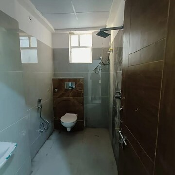 Bathroom in 4 BHK Apartment at Mansarovar – for Rent