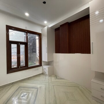 Room in 3 BHK Builder Floor at Rohini Sector 25 – for Sale