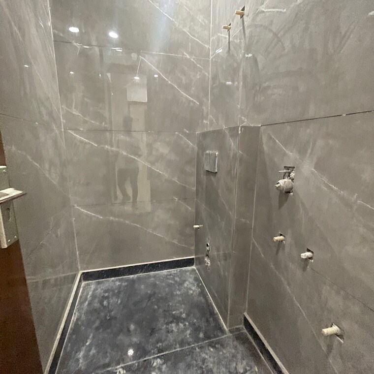 Bathroom, rohini sector 25 3 Bedroom 800 Sq.Ft. Builder Floor In Rohini Sector 25 Delhi 8953784