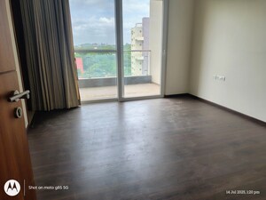 Room in 4 BHK Apartment at Amar Landmark, Baner – for Sale