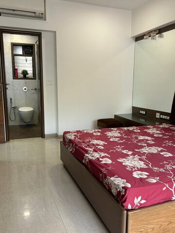 Bedroom in 2 BHK Apartment at Khar West – for Rent