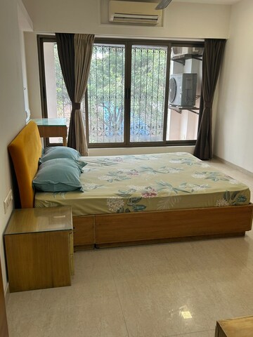 Bedroom in 2 BHK Apartment at Khar West – for Rent