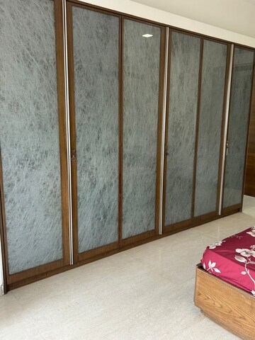 Bedroom in 2 BHK Apartment at Khar West – for Rent