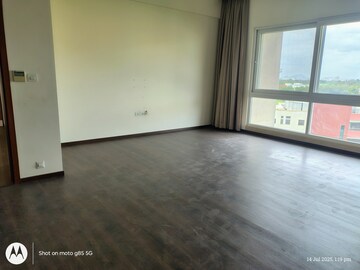 Room in 4 BHK Apartment at Amar Landmark, Baner – for Sale