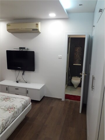 Bedroom in 2 BHK Apartment at Khar West – for Rent
