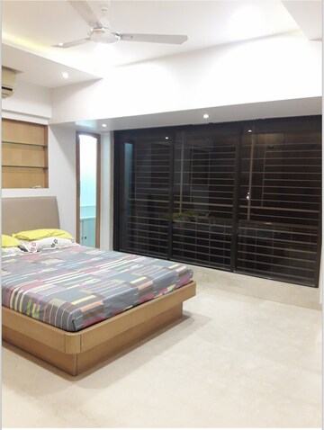 Bedroom in 2 BHK Apartment at Khar West – for Rent
