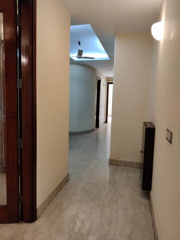 Room in 4 BHK Builder Floor at Boutique Residential Apartments A 3 2, Vasant Vihar – for Sale