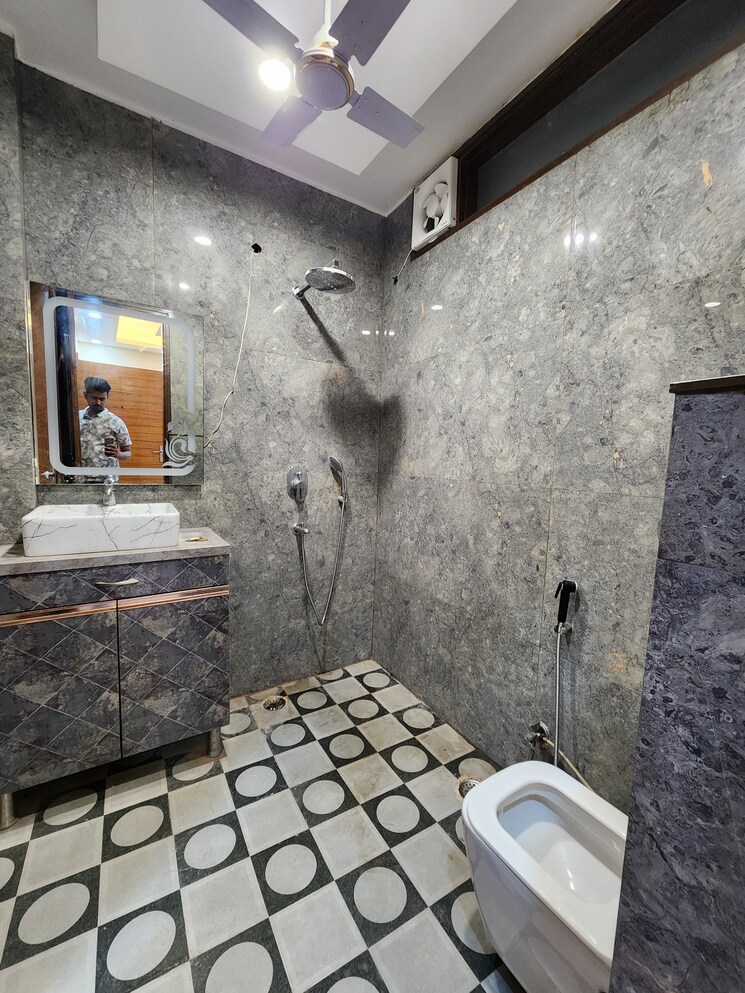 Bathroom, chattarpur 2 Bedroom 650 Sq.Ft. Apartment In Chattarpur Delhi 8953846