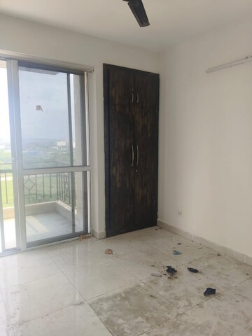 Room in 2 BHK Apartment at Signature Global Andour Height, Sector 71 – for Rent