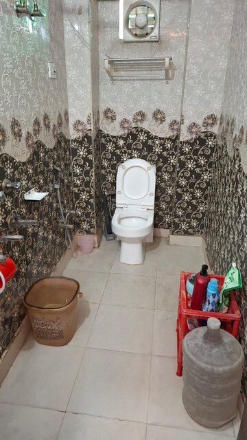 Bathroom in 2.5 BHK Builder Floor at Uttam Nagar – for Rent