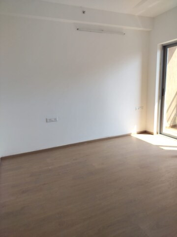 Room in 1 BHK Apartment at Amanora Adreno Towers, Hadapsar – for Sale