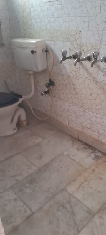Bathroom in 2.5 BHK Builder Floor at Sector 19 – for Rent