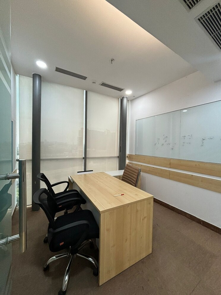 Team Area, spaze-itech-park Commercial Office Space 2750 Sq.Ft. In Sector 49 Gurgaon 8953921