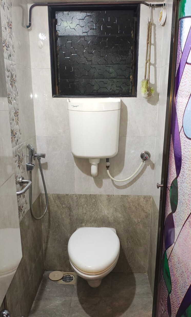 Bathroom, arjun-chs-vasant-vihar 2 Bedroom 950 Sq.Ft. Apartment In Vasant Vihar Thane 8953972