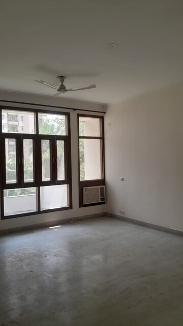Room in 3 BHK Builder Floor at Unitech South City II, Sector 50 – for Rent