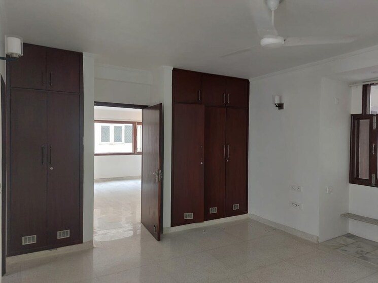 Room, maharani bagh 3 Bedroom 400 Sq.Yd. Builder Floor In Maharani Bagh Delhi 8953989