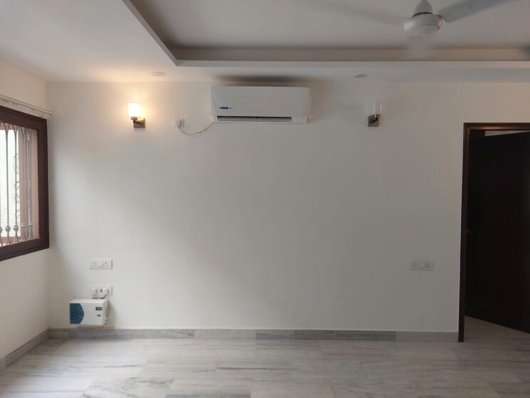Room, maharani bagh 3 Bedroom 400 Sq.Yd. Builder Floor In Maharani Bagh Delhi 8953989