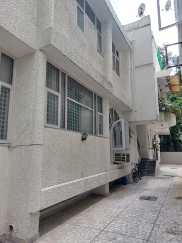 4 BHK Builder Floor – Exterior View View at Maharani Bagh - for Rent