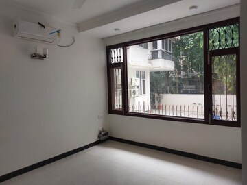 Room in 4 BHK Builder Floor at Maharani Bagh – for Rent