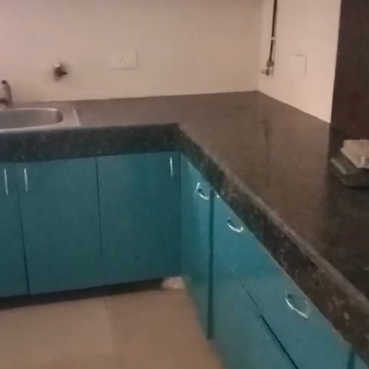 2 BHK Apartment For Sale in Paramount Floraville