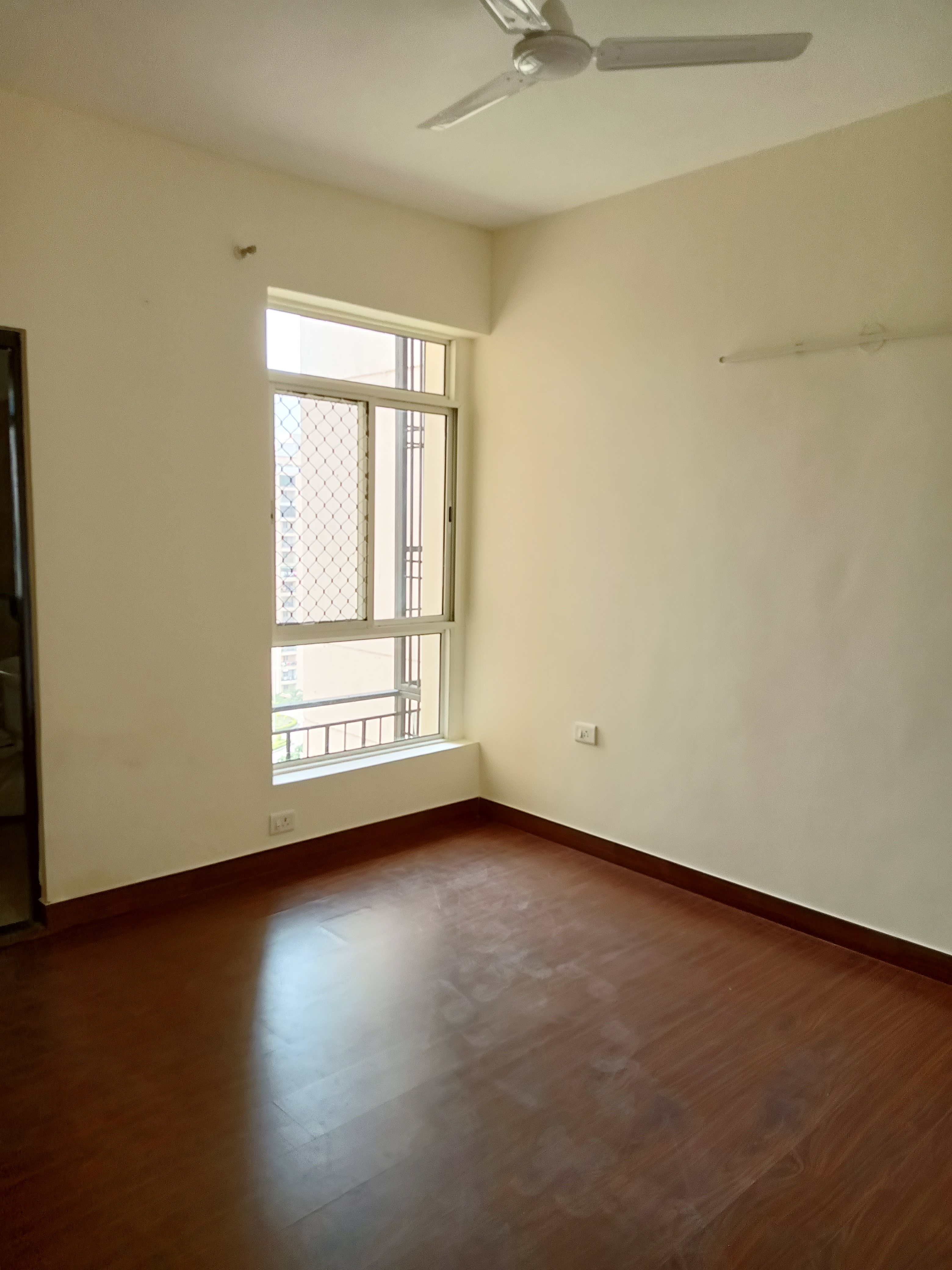 2 BHK Apartment For Rent in Jaypee Greens Kosmos