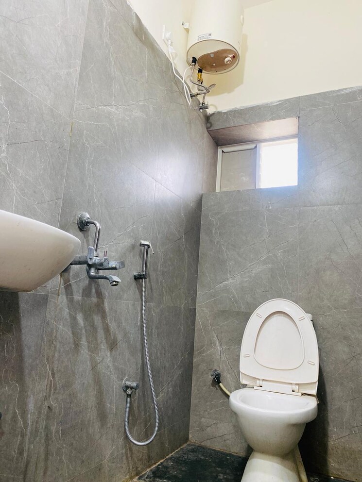 Bathroom, manikonda 3 Bedroom 1800 Sq.Ft. Builder Floor In Manikonda Hyderabad 8954045