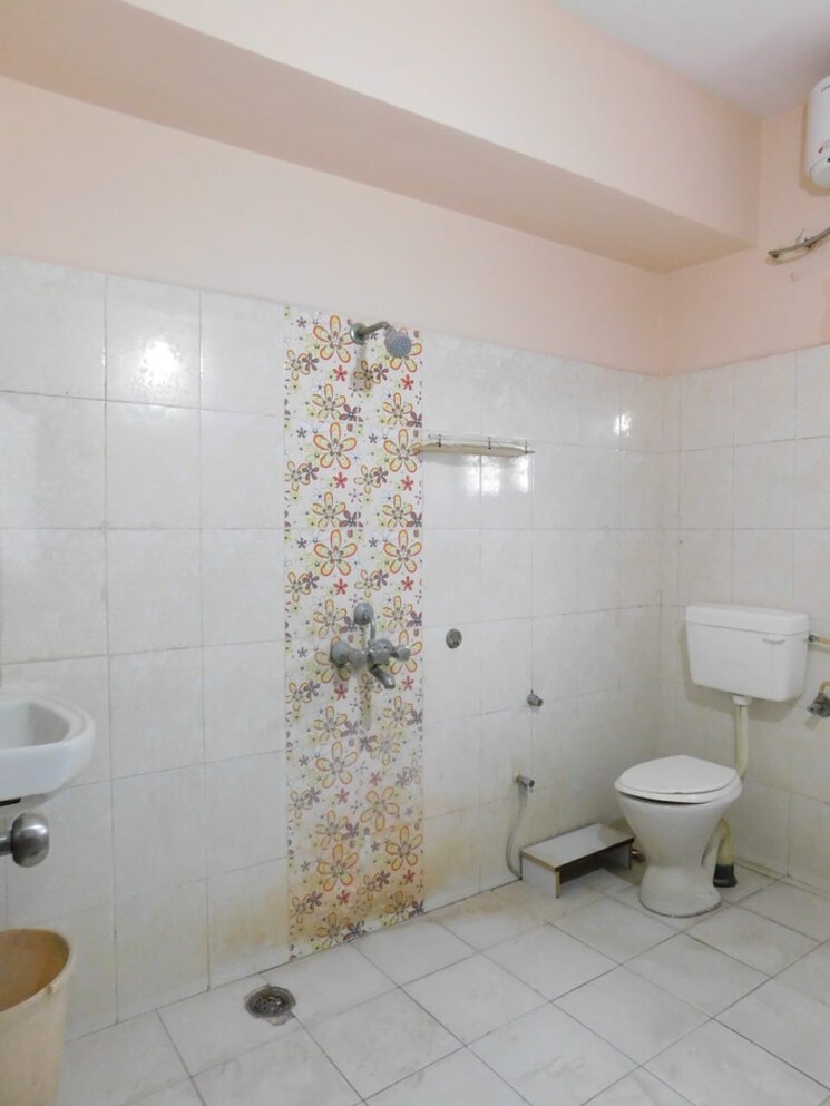 Bathroom, kondapur 3 Bedroom 2000 Sq.Ft. Builder Floor In Kondapur Hyderabad 8954057