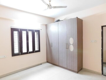 Room in 3 BHK Builder Floor at Kondapur – for Rent